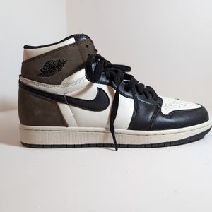 Nike Jordan 1 Retro High Dark Mochas